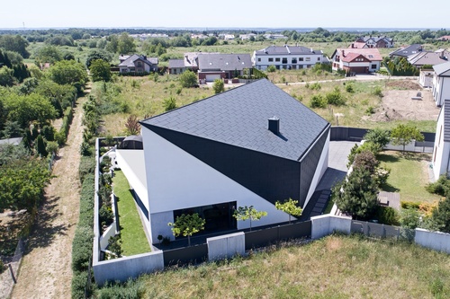 RE: TRIANGLE HOUSE - dom wpisany w trapez